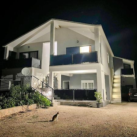 Apartmani Karla Paklenica Starigrad Paklenica Exterior photo