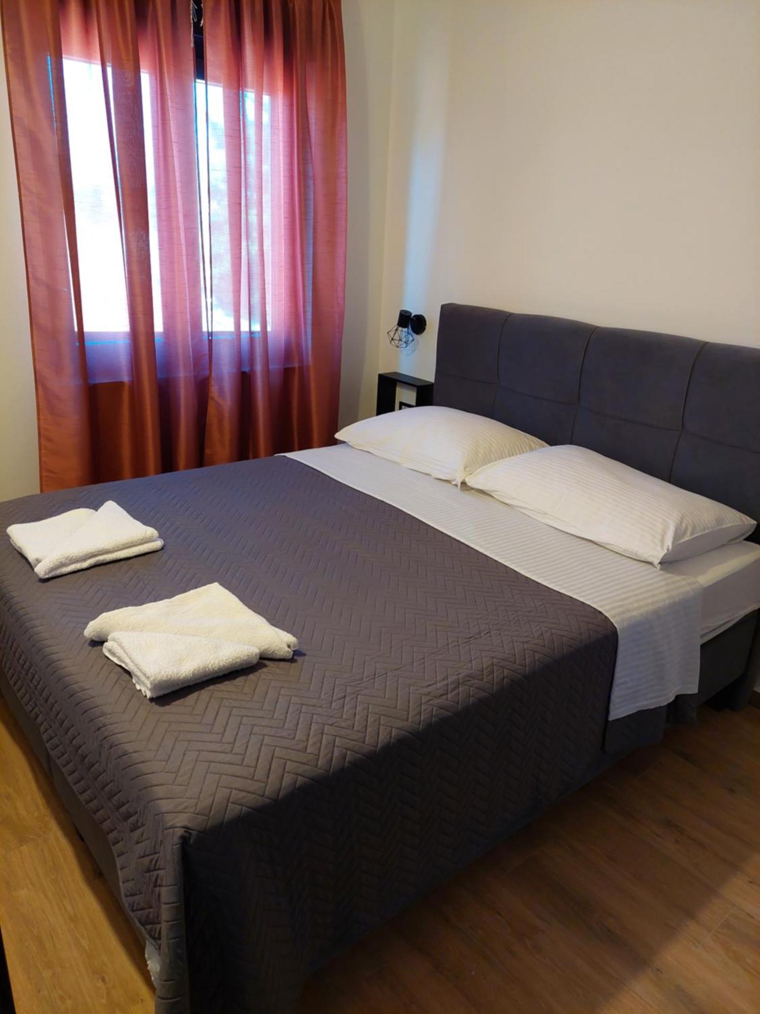 Apartmani Karla Paklenica Starigrad Paklenica Exterior photo