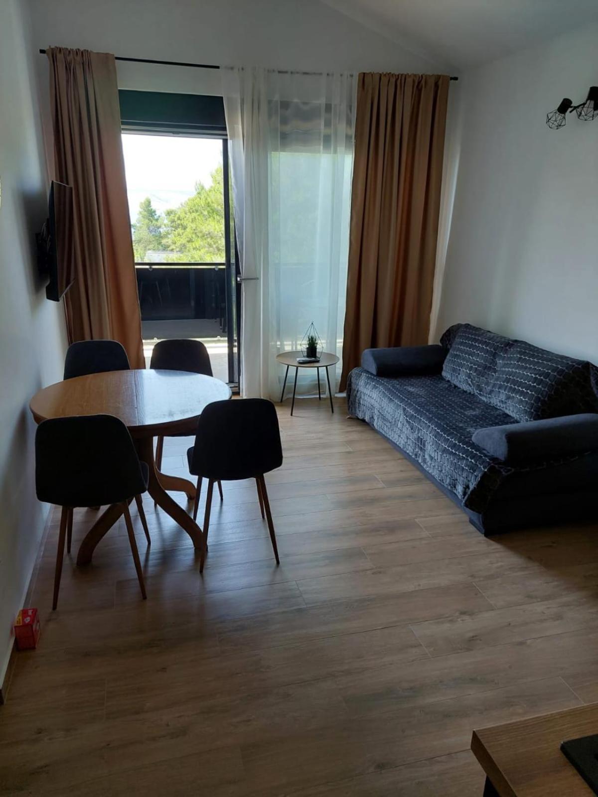 Apartmani Karla Paklenica Starigrad Paklenica Exterior photo